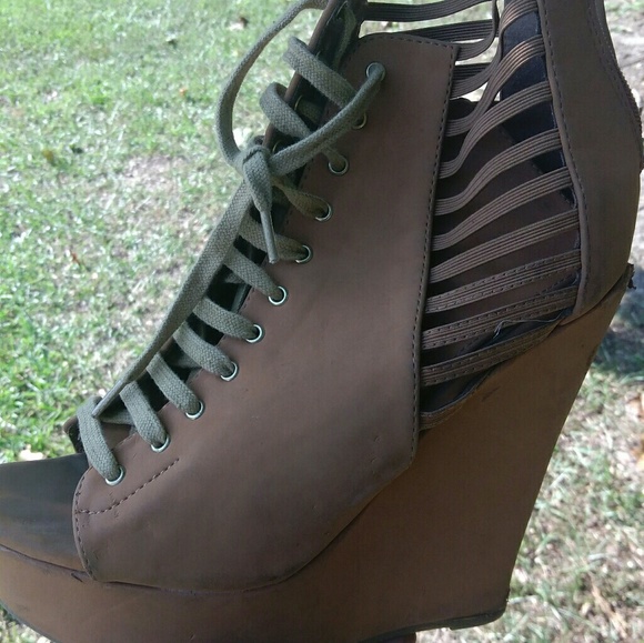 Platform - Picture 2 of 2